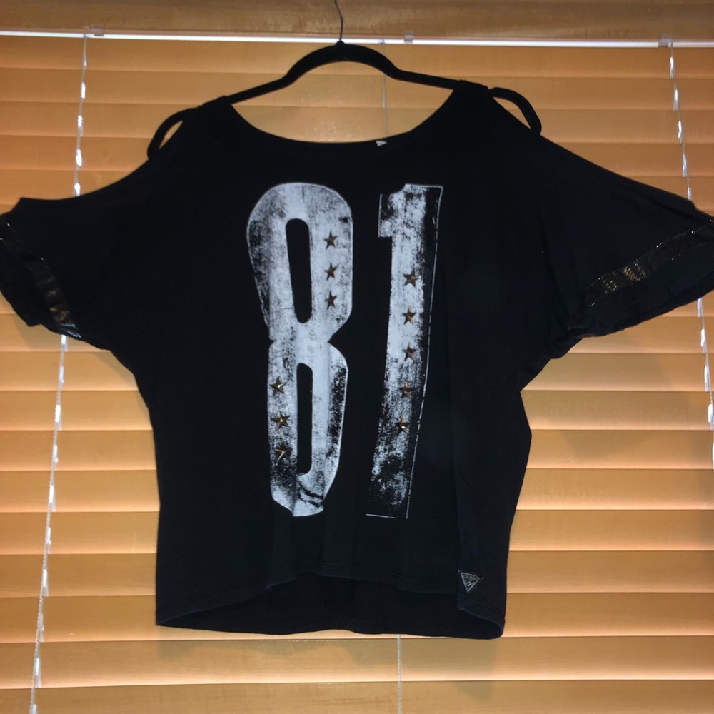 Guess of the shoulder top